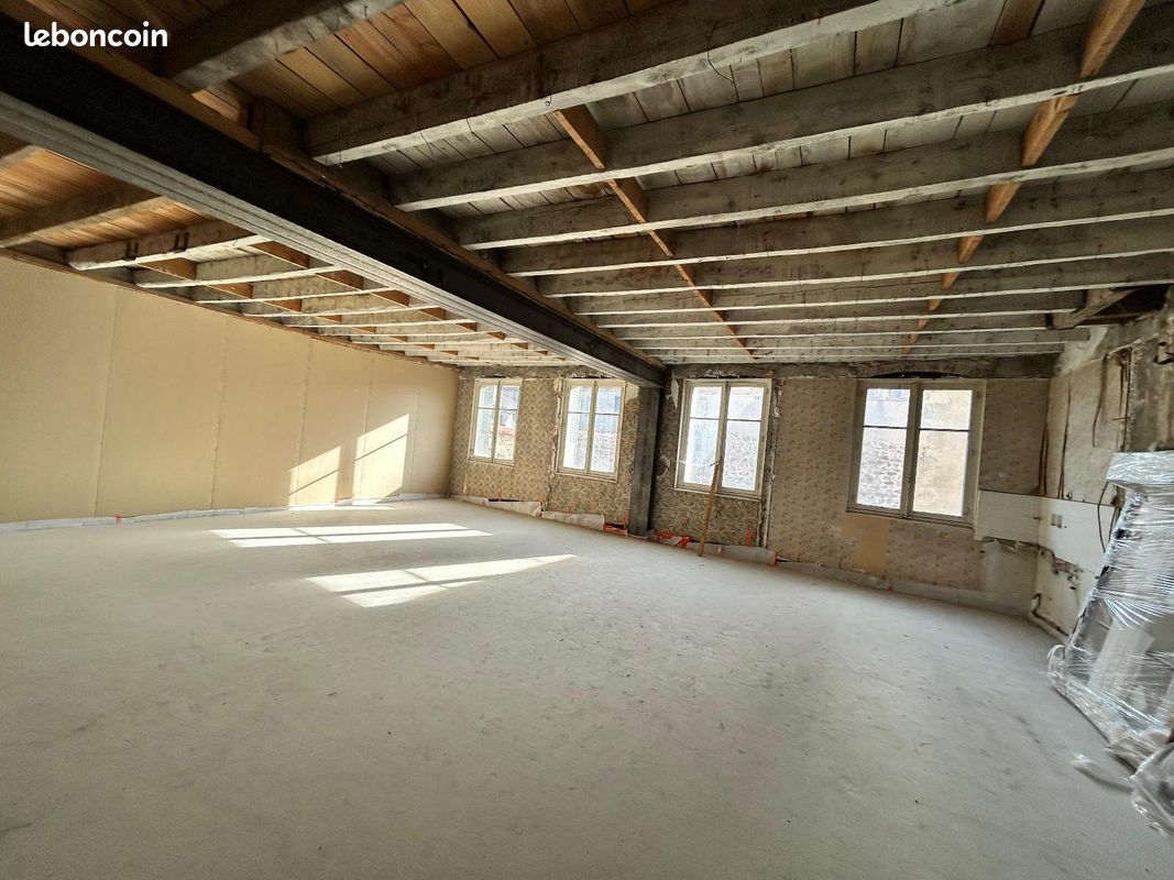 Appartement 1 pièce 85 m² · à Saint-Bonnet-le-Château · 85 m² · 75 000 €