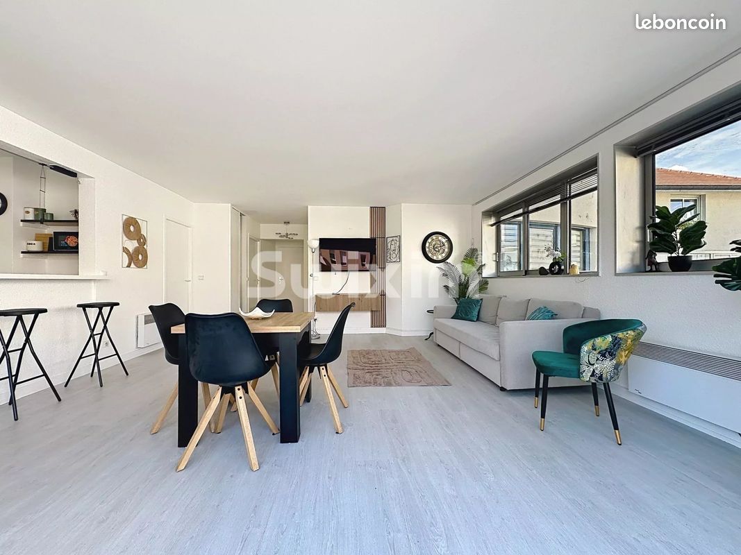 Appartement 3 pièces 71 m² · à Ferney-Voltaire · 71 m² · 2 100 €