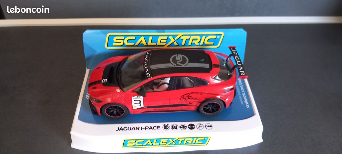 Voiture circuit 1/32 SCALEXTRIC JAGUAR I-PACEM - Jeux & Jouets