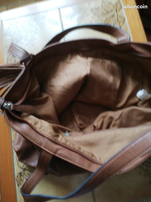 Grand sac à main couleur marron clair sans séparation milieux dessins sur le devant (image 3)