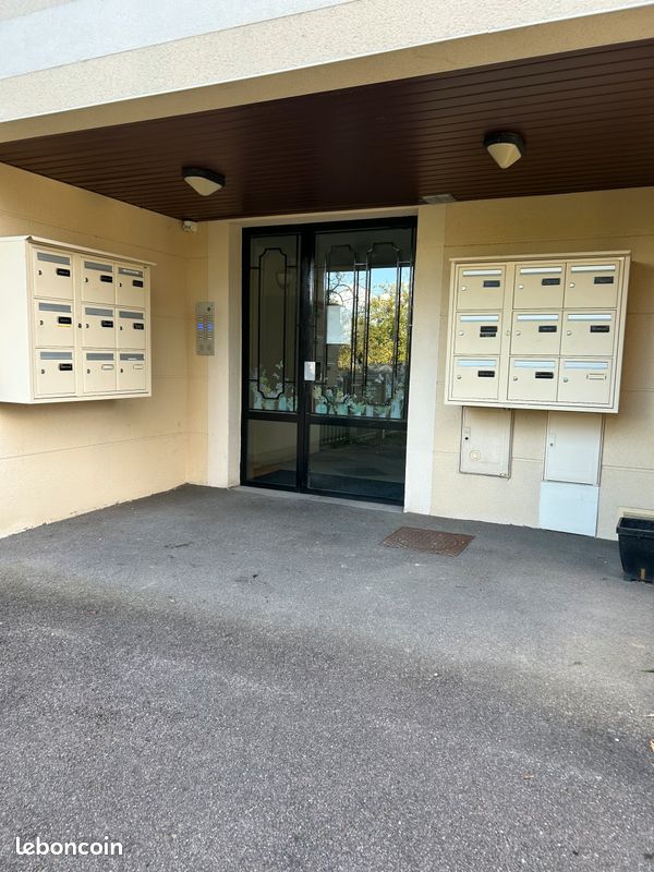 Appartement 4 pièces 70 m² · à Saint-Julien-les-Villas · 70 m² · 144 000 €