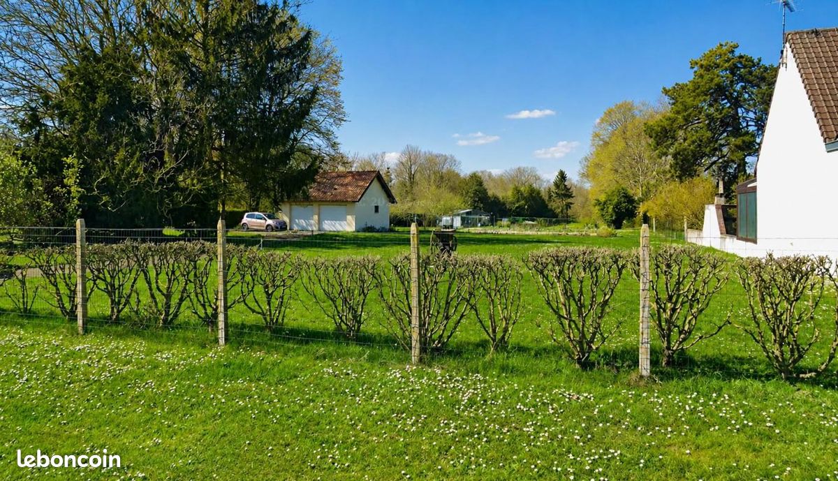 Terrain 2 713 m² Essertaux · 90 500 €