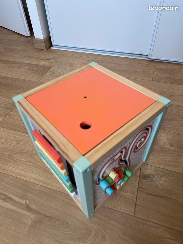 Cube d’activité en bois (image 7)