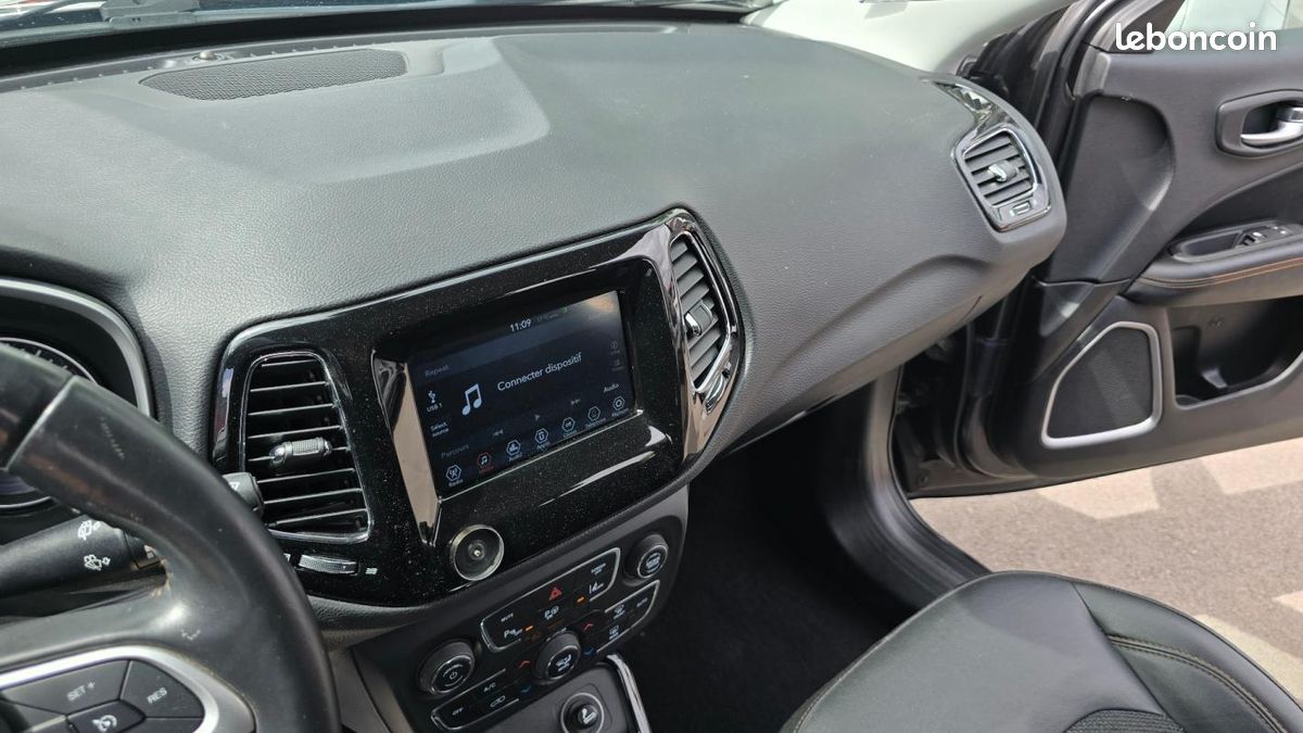 Jeep Compass Limited FWD (image 36)