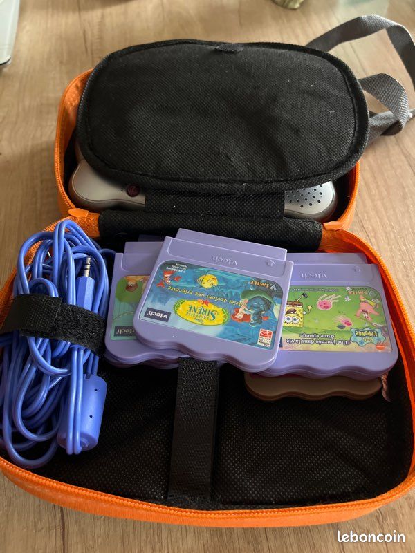VTech V.Smile Pocket Rose – Console Éducative Portable + Jeu La Petite Sirène – Écran Couleur Rétro-éclairé – 4-10 Ans – Piles 4xLR6