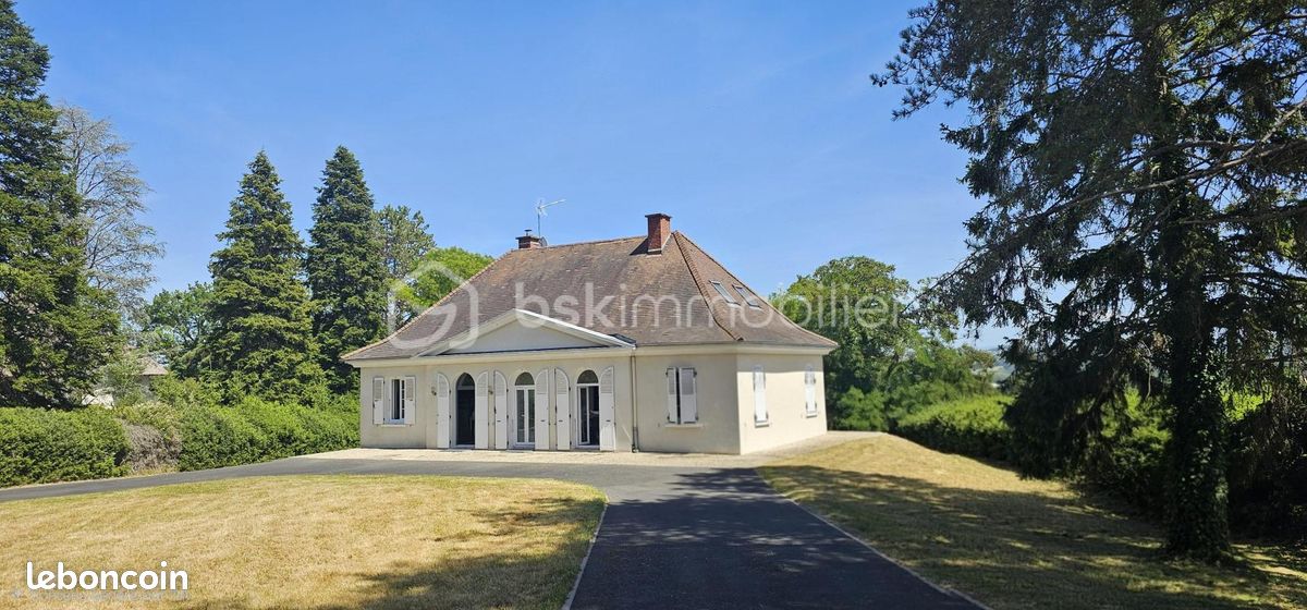 Maison 7 pièces 205 m² · à Saint-Rémy-en-Rollat · 205 m² · 560 000 €
