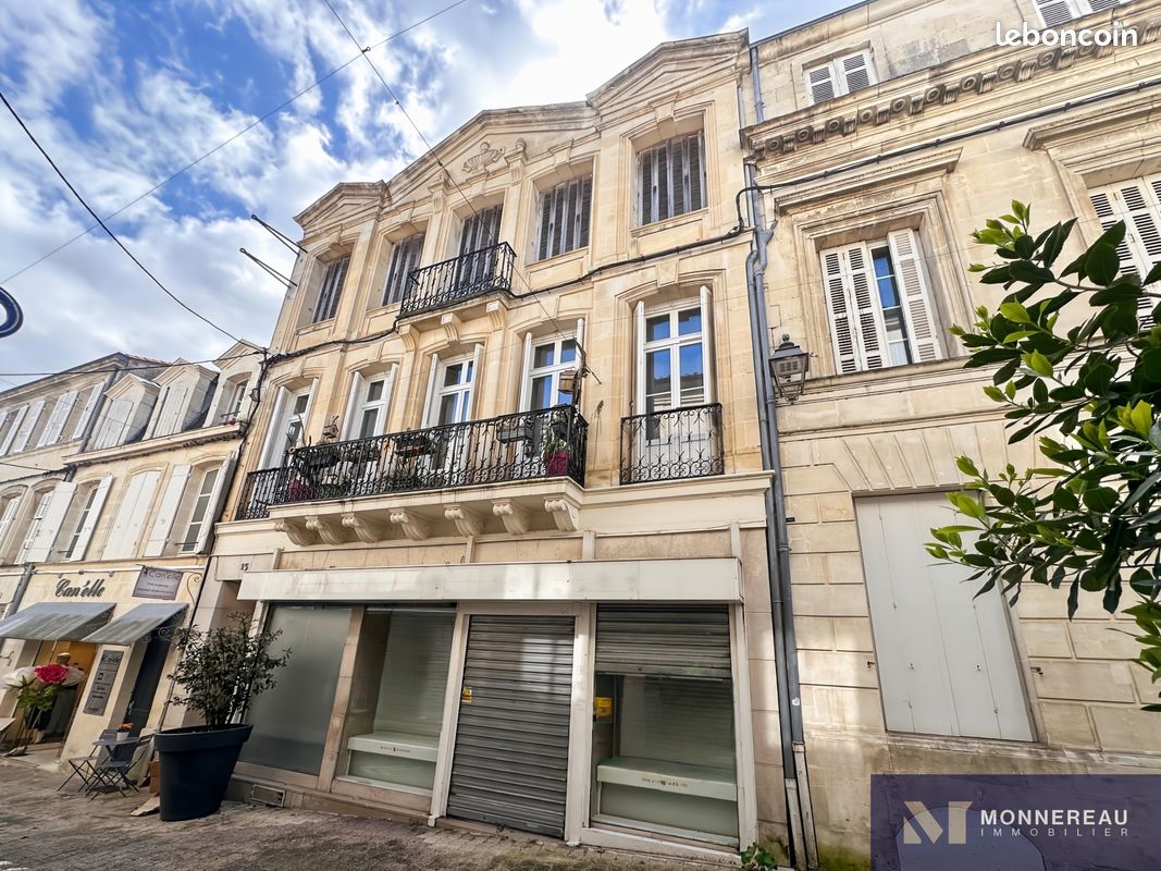 Local commercial 250 m² · à Jonzac · 250 m² · 315 000 €