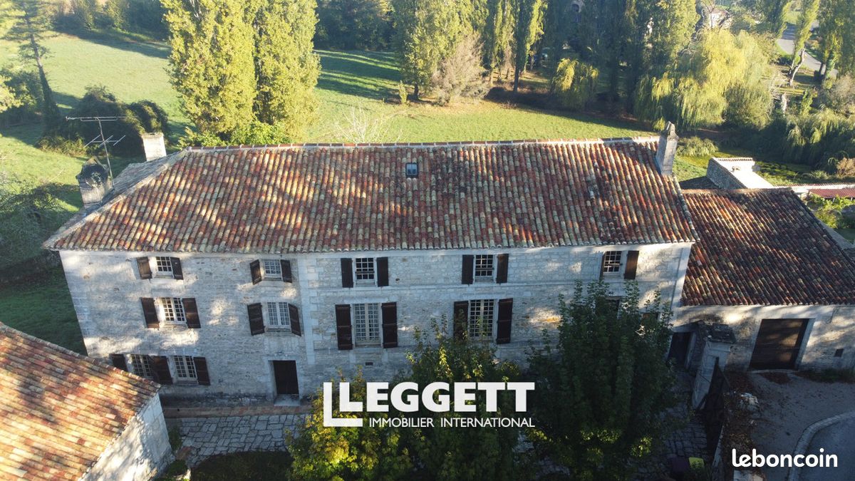 Maison 10 pièces 415 m² · à Vouzan · 415 m² · 425 000 €