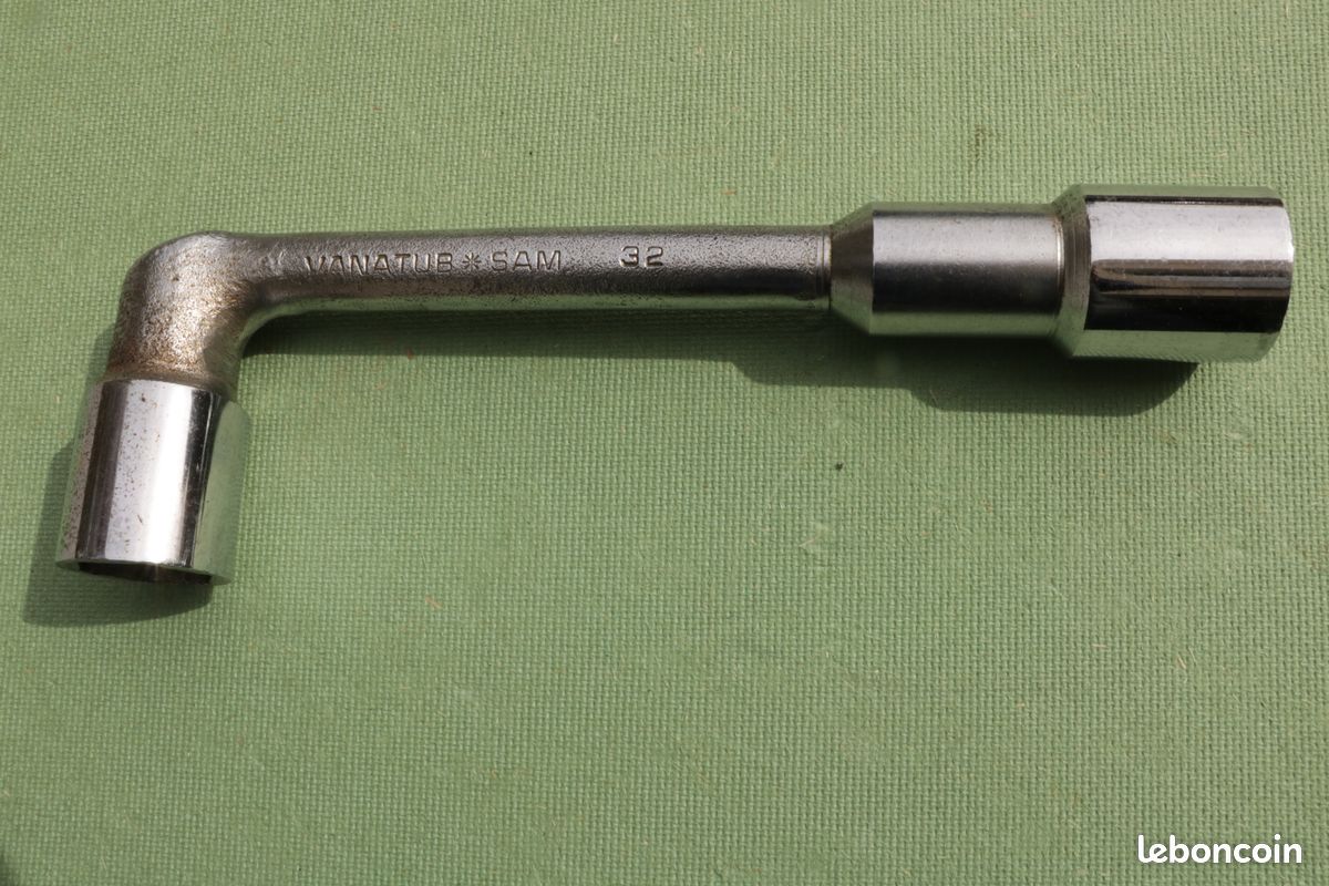 CLE A PIPE 6-6 PANS DEBOUCHEES SAM de 32 mm (image 1)