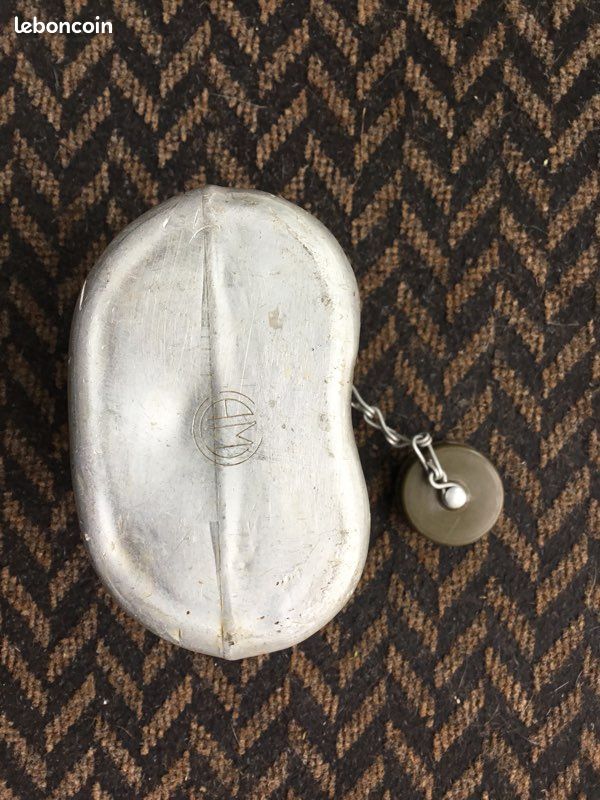 Très ancienne petite gourde métal pour parfum avec chainette - Collection