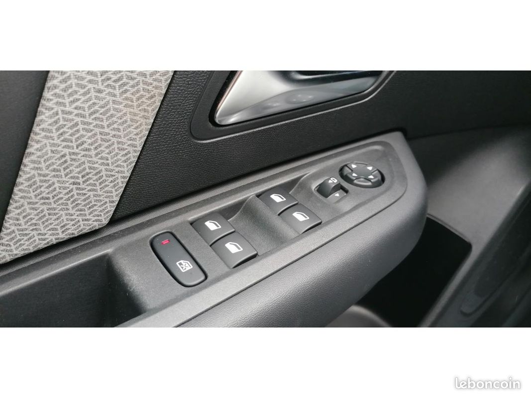 CITROEN C4 1.5 BlueHDi 130 EAT8 Shine Pack (image 14)