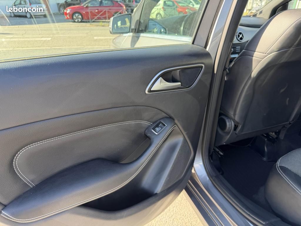 MERCEDES CLASSE B 200 d Bva - Sensation GPS + clim + camera AR (image 18)
