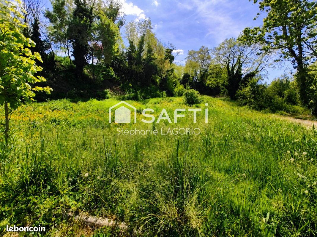 Terrain 1353 m² · à Fronton · 1 353 m² · 113 400 €