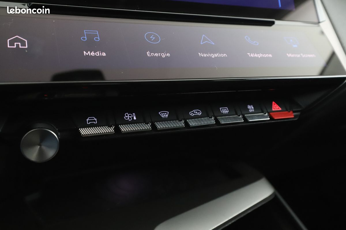Peugeot 408 1.6 PHEV Allure Pack e-EAT8 225 ch (image 27)