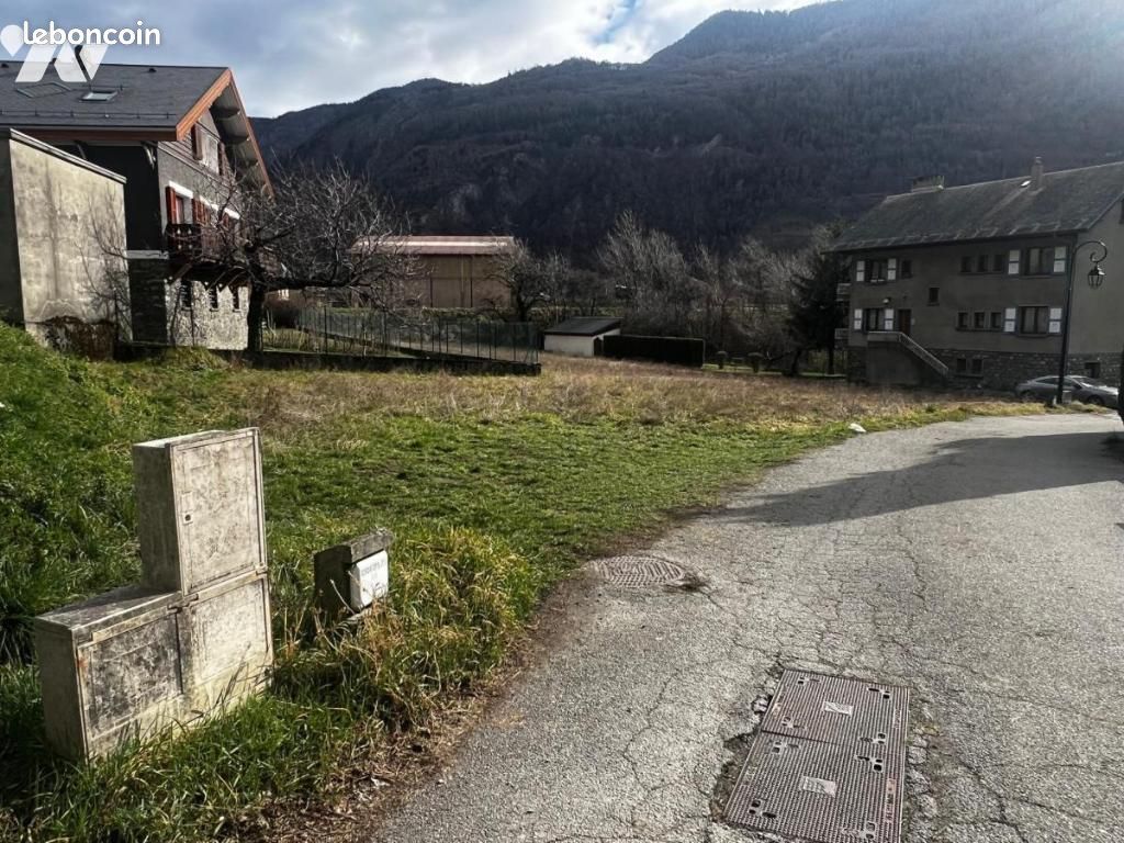Terrain 1232 m² · à Saint-Julien-Mont-Denis · 1 232 m² · 86 700 €