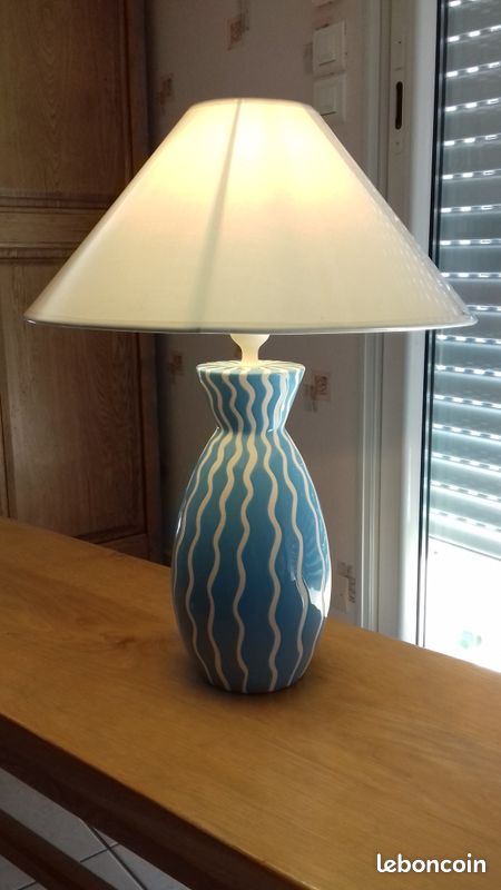 Lampe de chevet bleue et blanche + vase assorti (image 2)