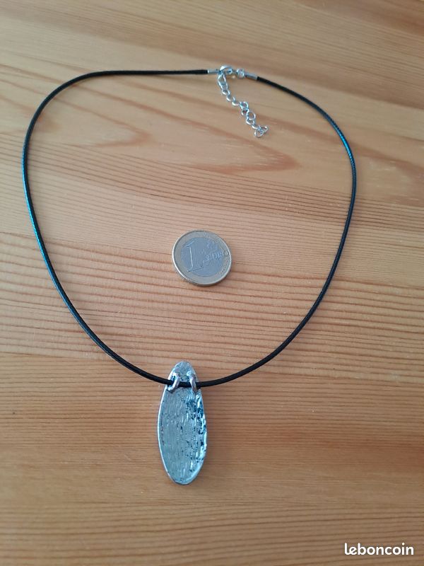 Collier avec pendentif en métal émaillé neuf (image 3)