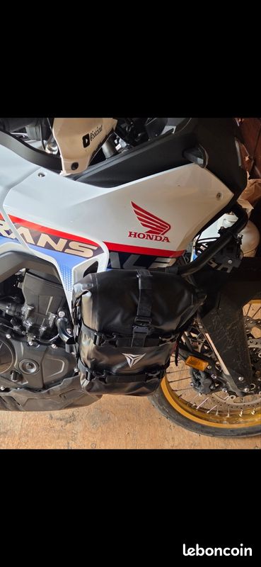 NEUF Sacoches crash bar universelles moto / sacoche pare carter - Honda Yamaha BMW Kawazaki Triumph KTM (image 3)