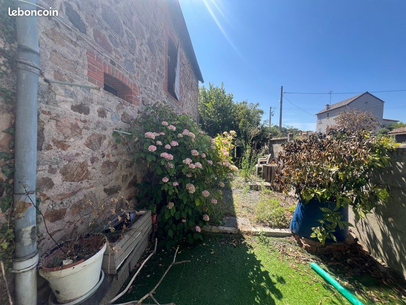 Maison 3 pièces · à La Pacaudière · 600 €