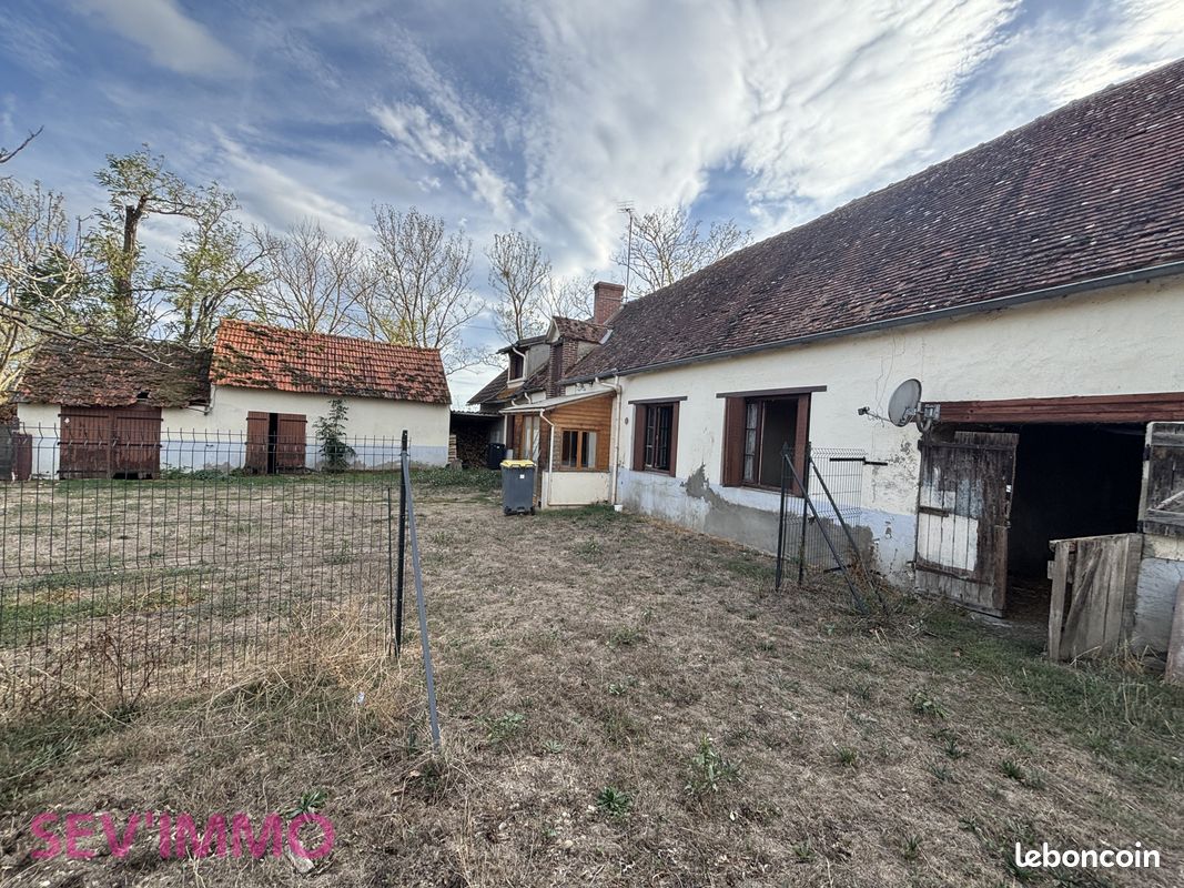 Maison 5 pièces 86 m² · à Marcenat · 86 m² · 77 000 €