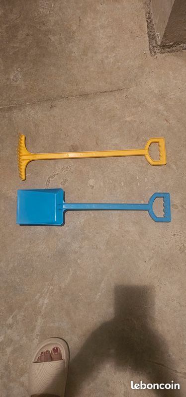 Lot Pelle et râteau grand taille pour enfants (image 2)