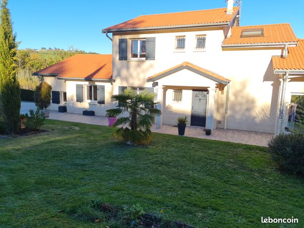 Maison - 7 pièces -180 m² - terrain 3100 m²