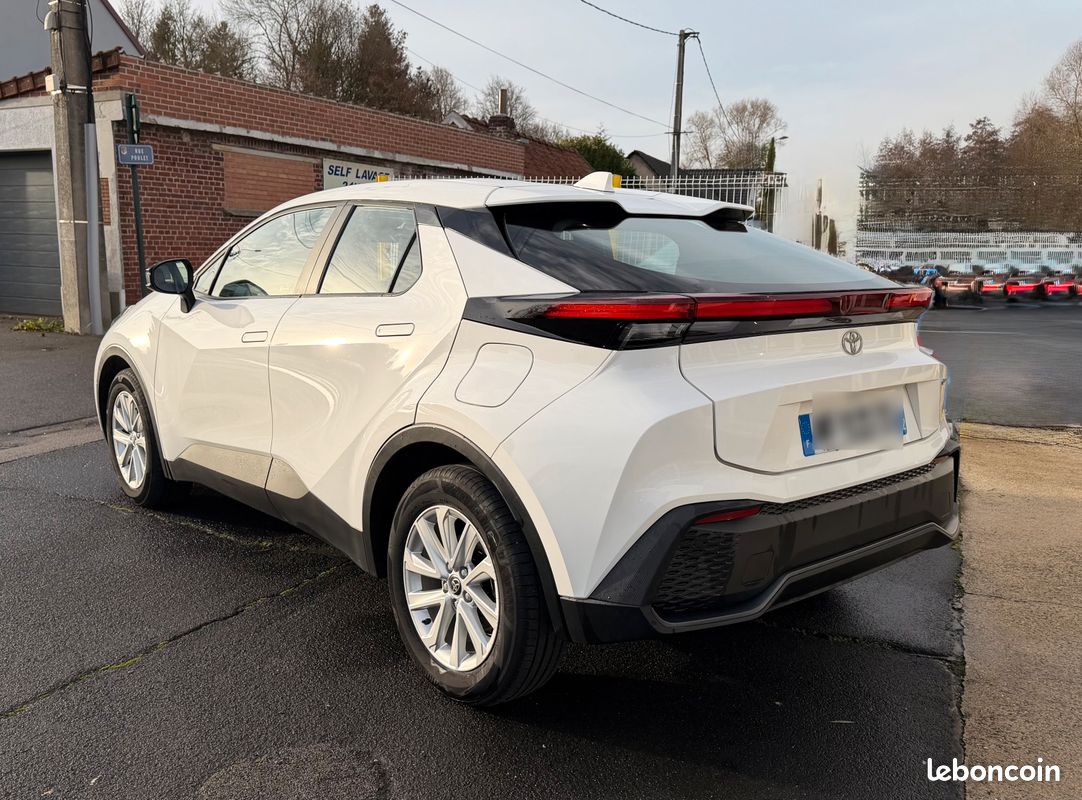 Toyota chr dynamic 1.8 140 ng23 - Voitures