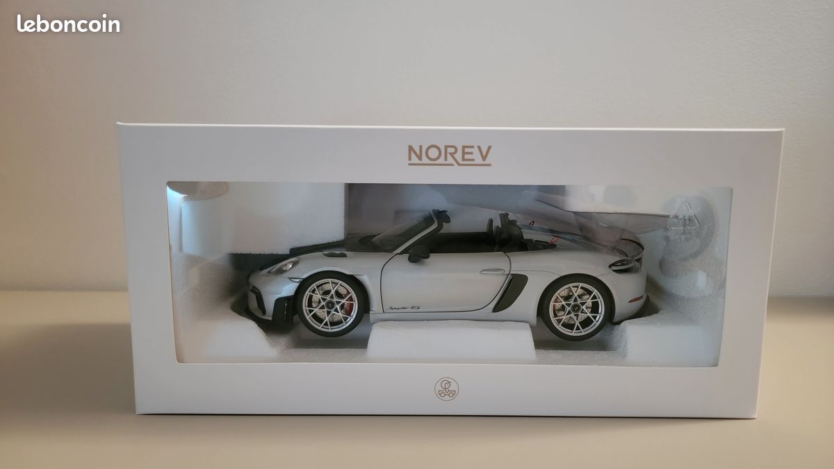 Norev Porsche 718 Spyder RS Pack Weissach 1/18 - 2023 - Métal Argenté - NEUF