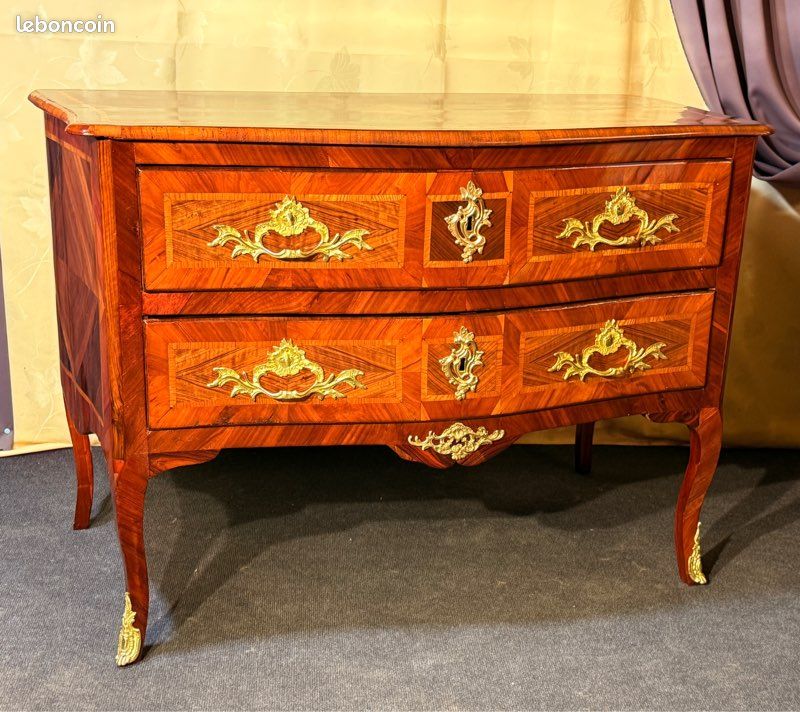 Commode galbée Louis XV , Époque 18eme (image 17)