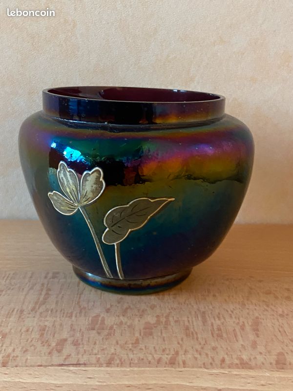 Vase ancien en verre irisé mauve (image 2)