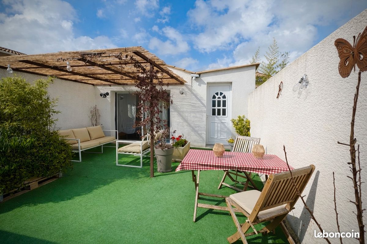 Maison plain pied 50m2 avec terrasse 45m2 pour 2 personnes à Aigues Mortes proche remparts, piste CyclableVia RHÔNA et plage (image 1)