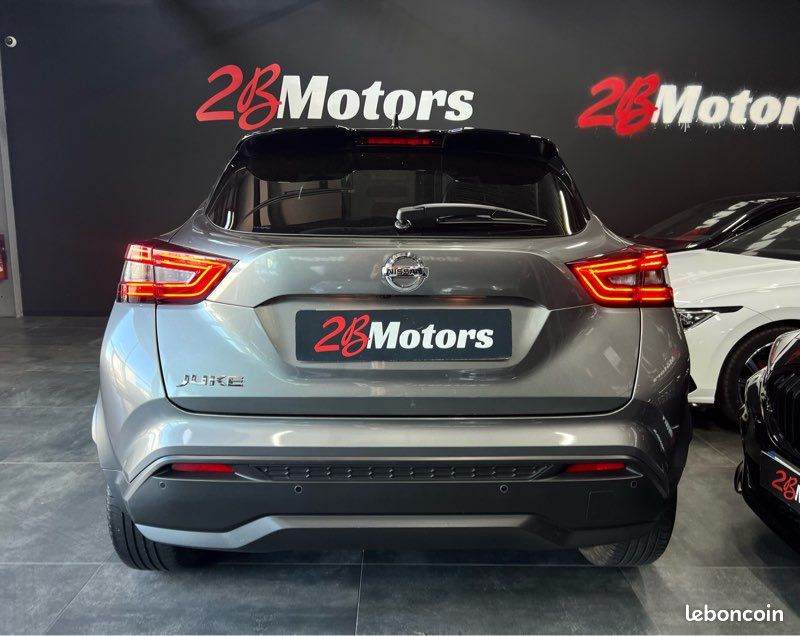 NISSAN JUKE TEKNA 1.0 DIG-T 12v 117ch•Pack Black•Caméra 360°•Radars AV/AR•Feux Full LED•Sièges Sport chauffants•Hifi BOSE•Lumière d’ambiance•CARPLAY (image 5)