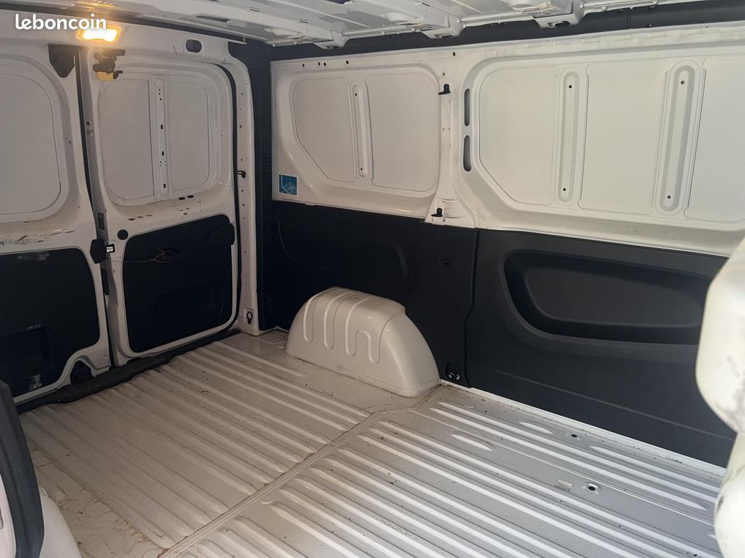 Renault trafic fourgon 1.6 dci 125 1t2 l1h1 energy confort (image 10)