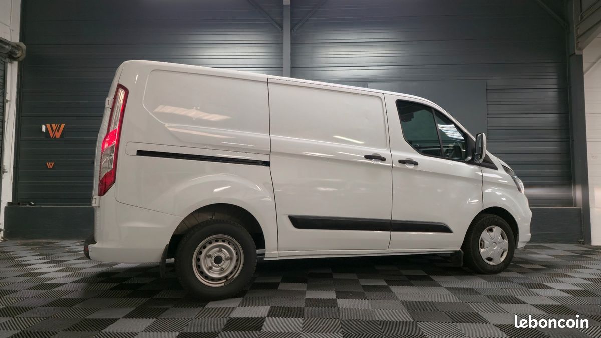 Ford transit custom fourgon 270 2.0 tdci 130 l1h1 court pc-tn limited (image 2)