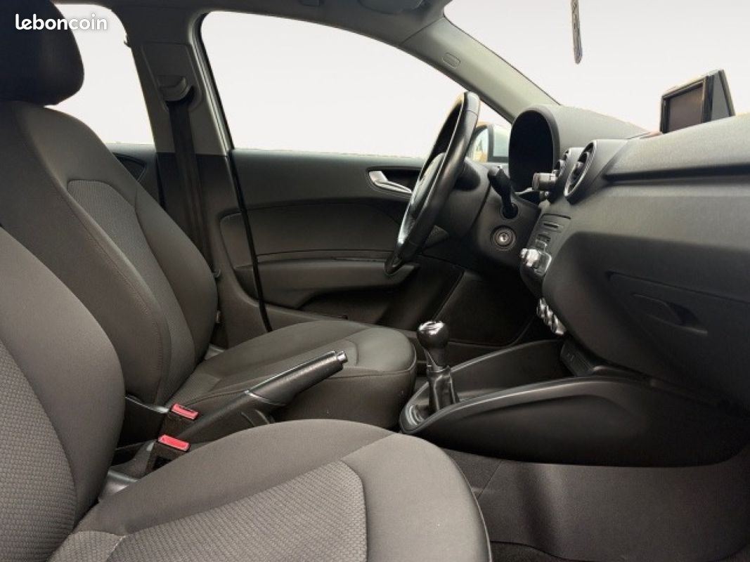 AUDI A1 SPORTBACK 1.4 TDI 90 ultra Ambiente (image 13)