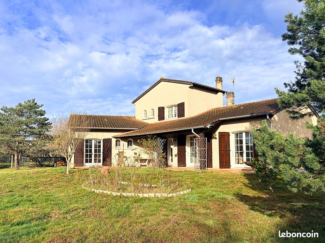 Maison 5 pièces 140 m² · à Castres · 140 m² · 1 200 €