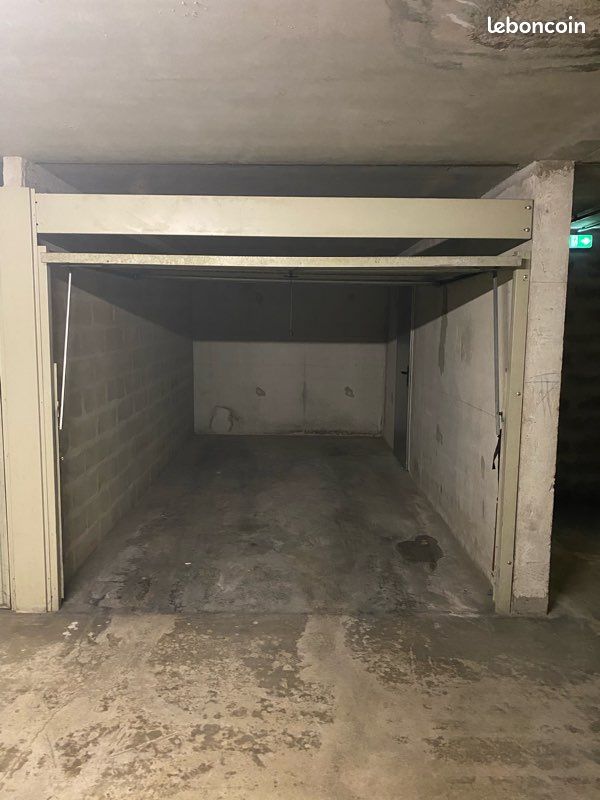 Garage · à Auriol · 38 000 €