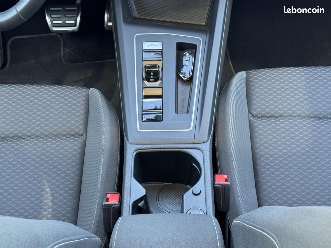 VOLKSWAGEN GOLF 8 VIII 2.0 TDI 116ch DSG 7 Active Pano Matrix Navi CarPlay Acc Siege Chauffant (image 21)