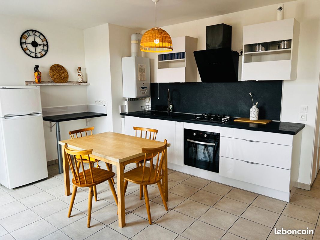 Appartement 2 pièces 45 m² · à Vénissieux · 45 m² · 885 €