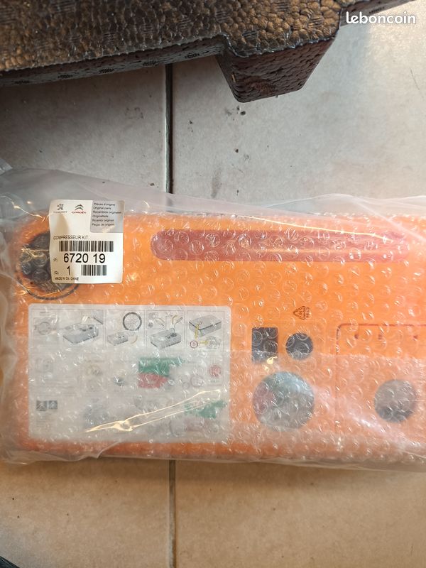 Garniture de coffre et kit anti crevaison + compresseur Citroen (image 2)