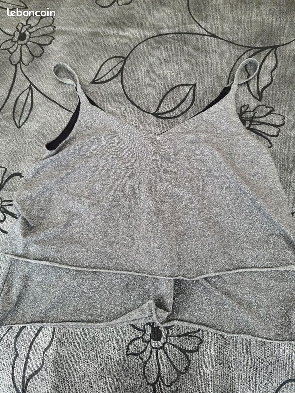 Lot 5 tee shirts paillettes (image 2)