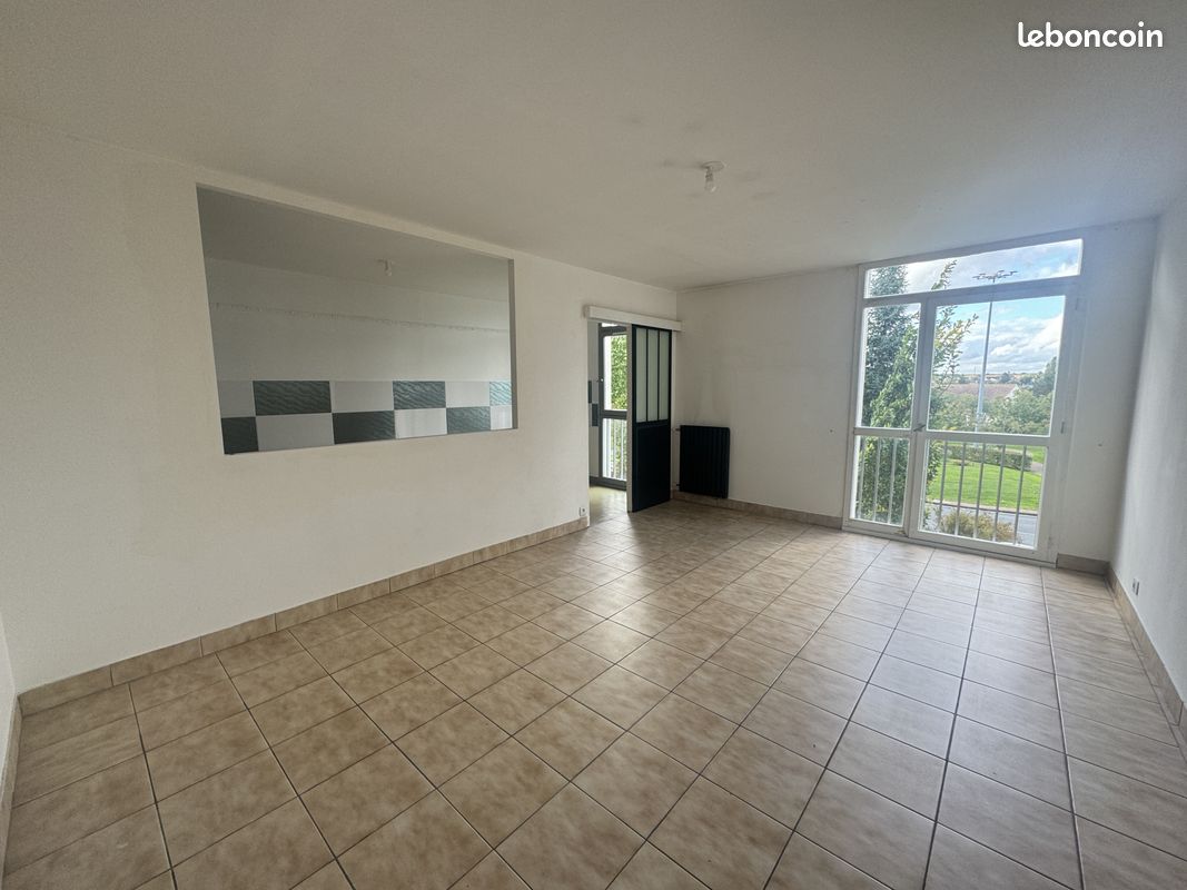 Appartement 5 pièces 99 m² · à Compiègne · 99 m² · 890 €/mois