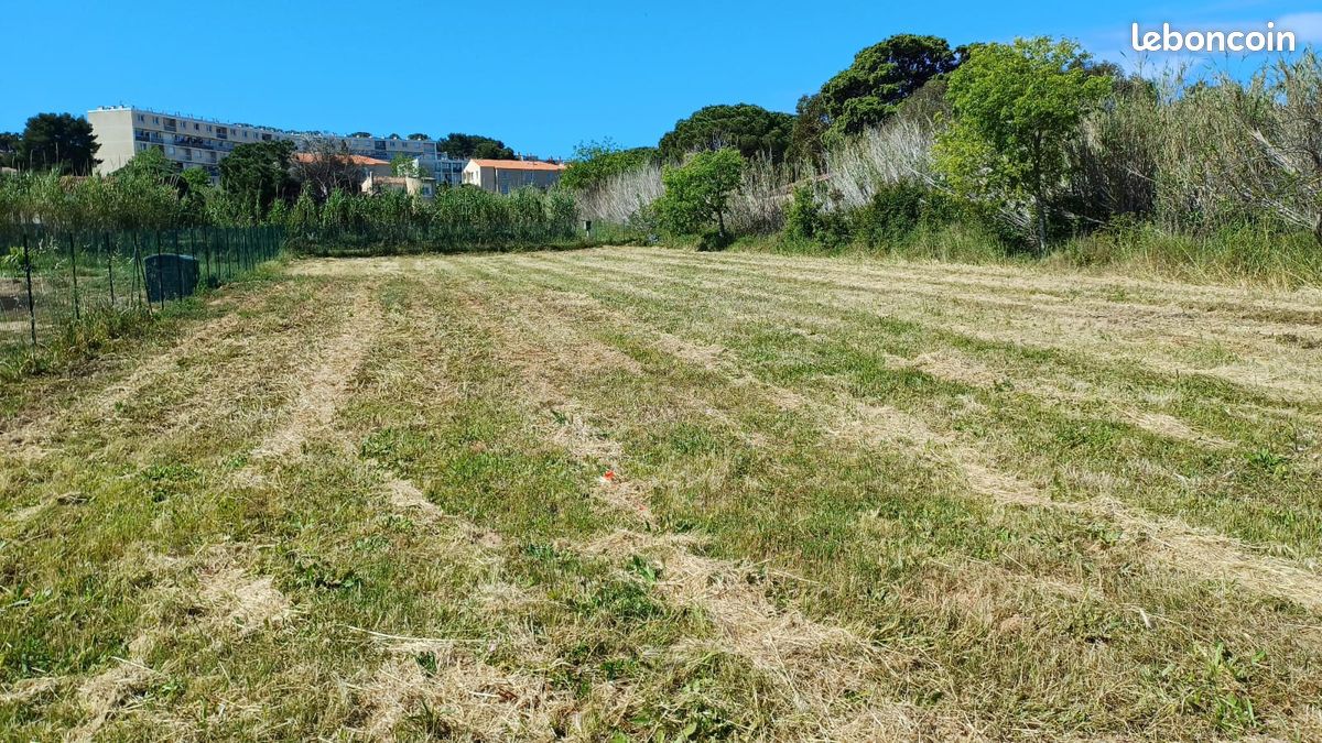 RARE VENTE TERRAIN à BATIR sur GIENS · à Hyères · 592 000 €