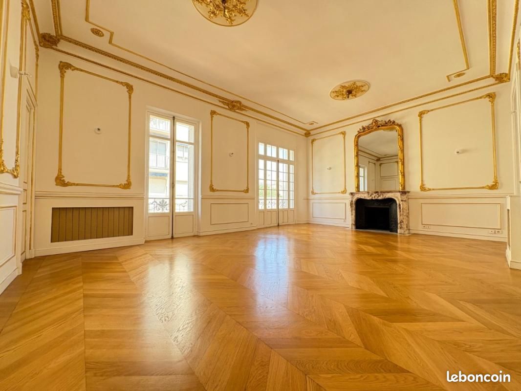 Appartement 5 pièces 134 m² · à Nice · 134 m² · 2 423 €