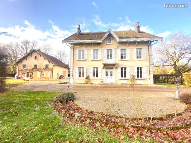 Maison 10 pièces 341 m²