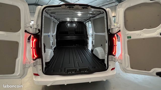 41 490 HT / Ford transit custom sport 320 l2h1 2.0 ecoblue 170 cv bva BLANC / neuf / tva recuperable (image 7)