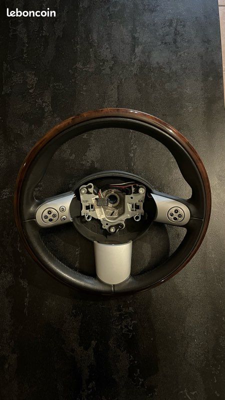 Volant Multifonction Mini Cooper R50/R52/R53 – Cuir Biton (2 Tons) – Occasion Bon état – Compatible Anciennes Mini