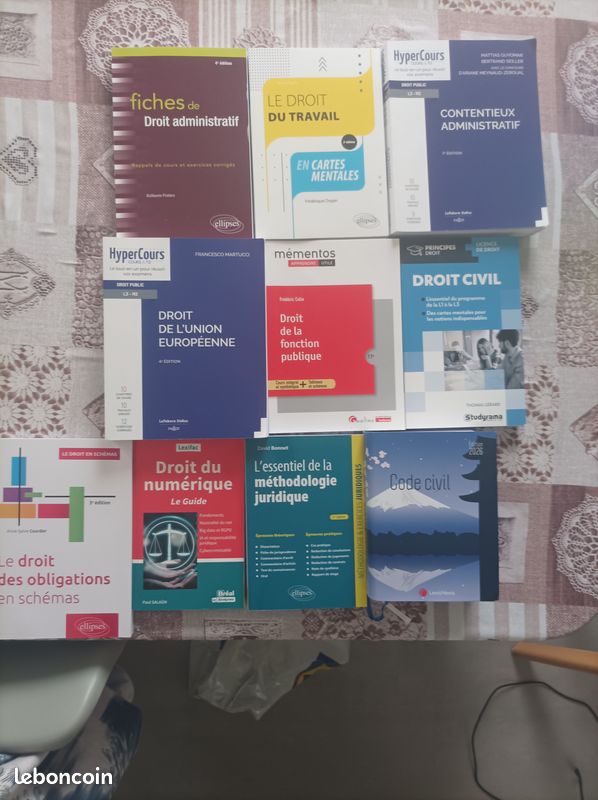 Vends livres de droits état neuf (image 1)