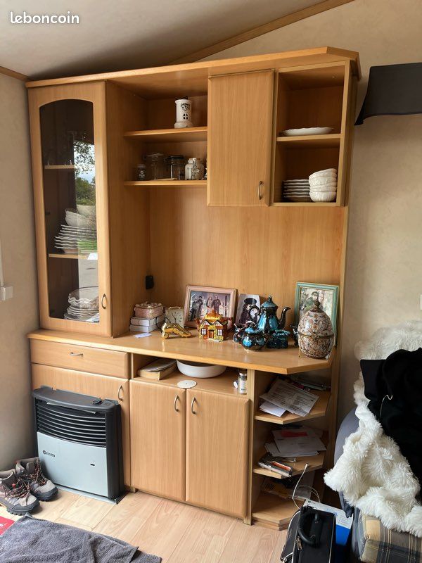 Je vends un mobilehome 10 mètre salle de bain, tout équipé, toilettes, séparées, cuisine, deux chambres, un salon, télévision extra plate, frigo four en parfait état (image 8)