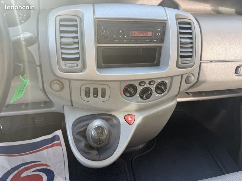 Renault TRAFIC 2.0 dci 90cv (9Places) Clim (image 22)